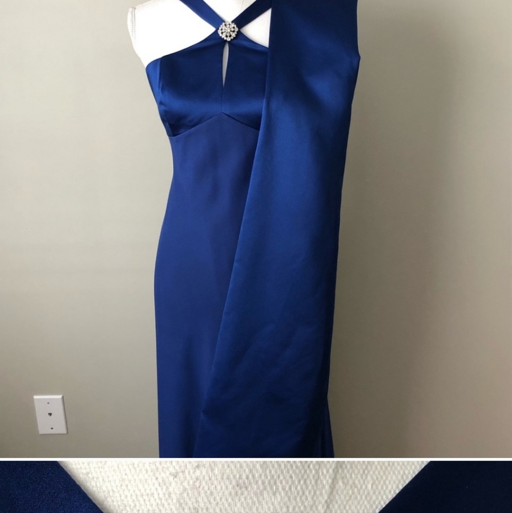 David’s Bridal cobalt blue formal gown size 4